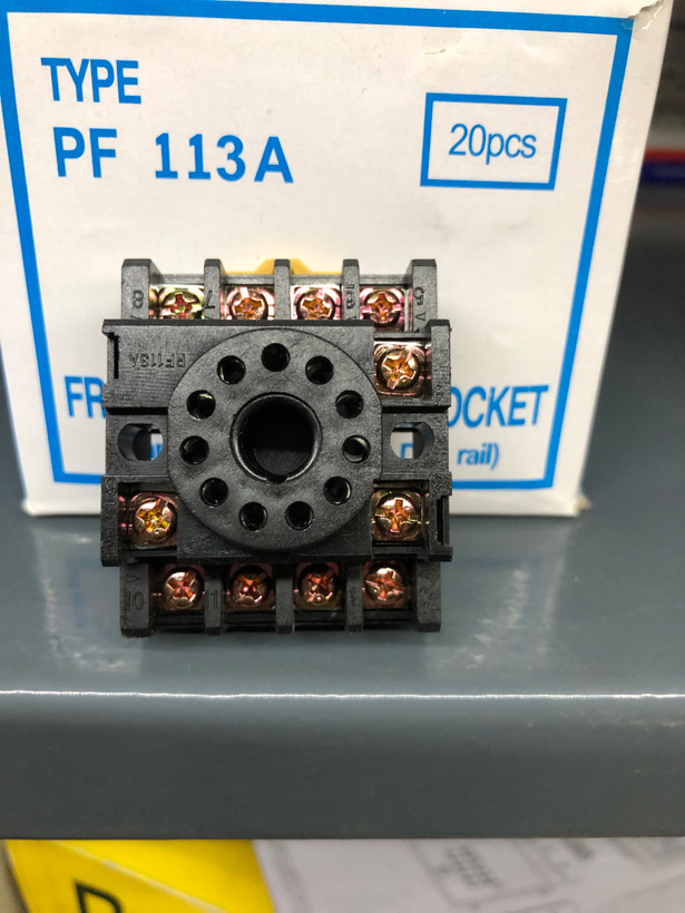 سوکت ۱۱ پایه گرد PF113A